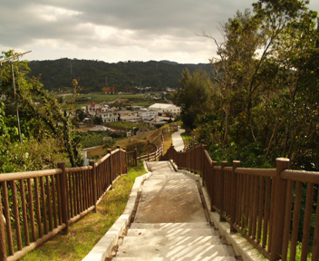 四阿付近から東側を見ます。